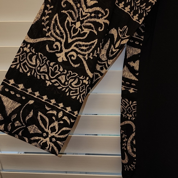 Chicos Black Top with lace accent  Sz 2 (Large) - Picture 4 of 6